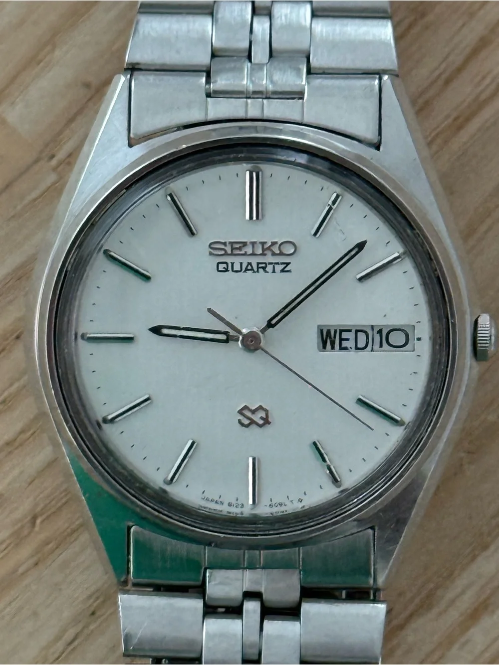 Seiko SQ Vintage Watch Stainless Bracelet Case Dial Hands Markers Day Date